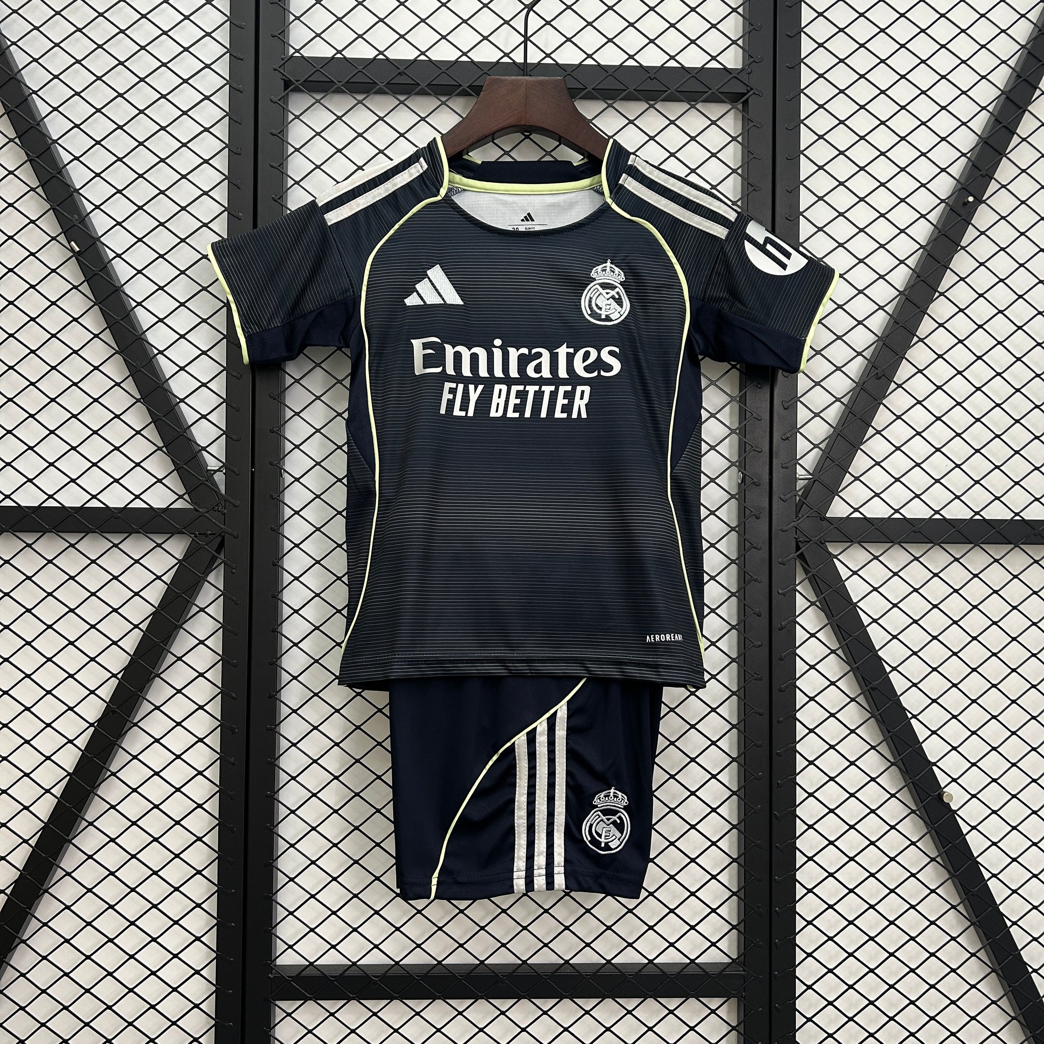 conjunto de niños Real Madrid 25/25 lI