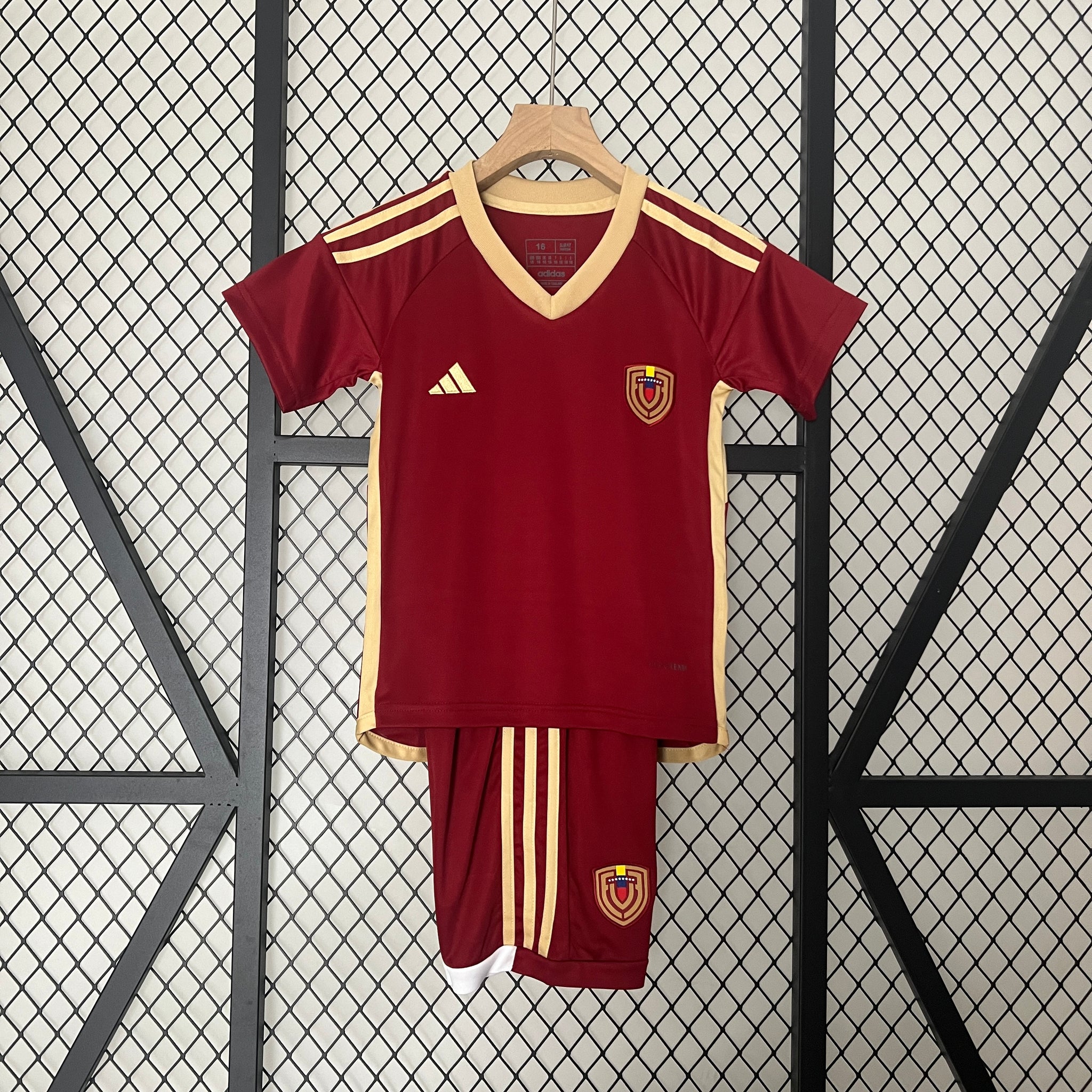 conjunto de niños Venezuela 2024