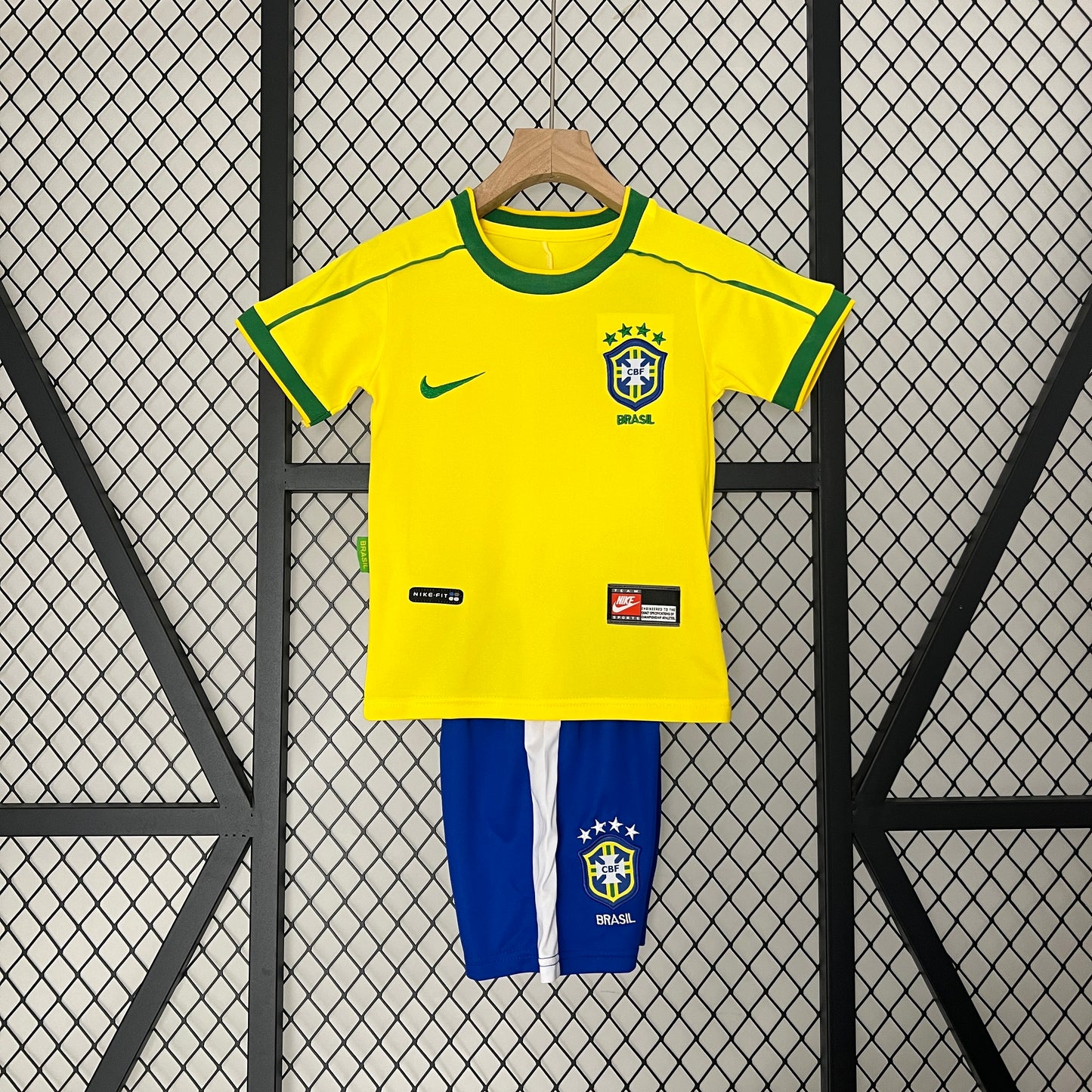 conjunto de niños Brasil 1998