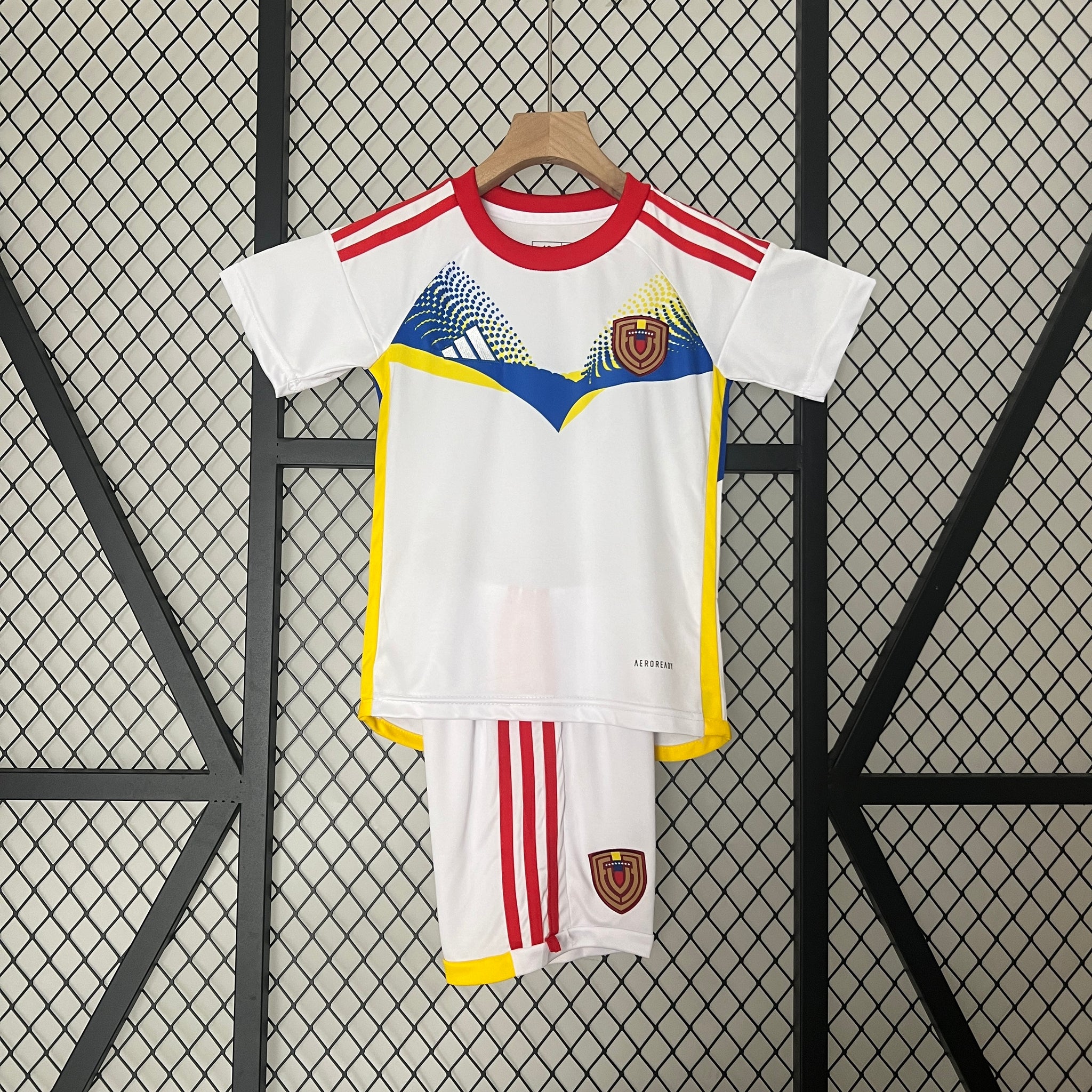 conjunto de niños Venezuela II 2024